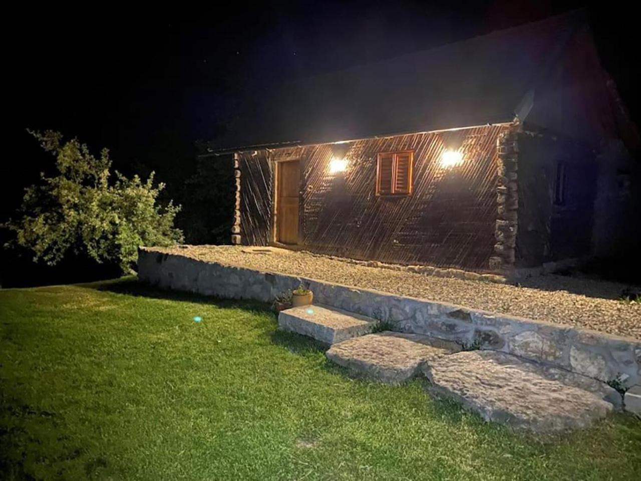 Salas U Bregu In Cheile Carasului * Crasova