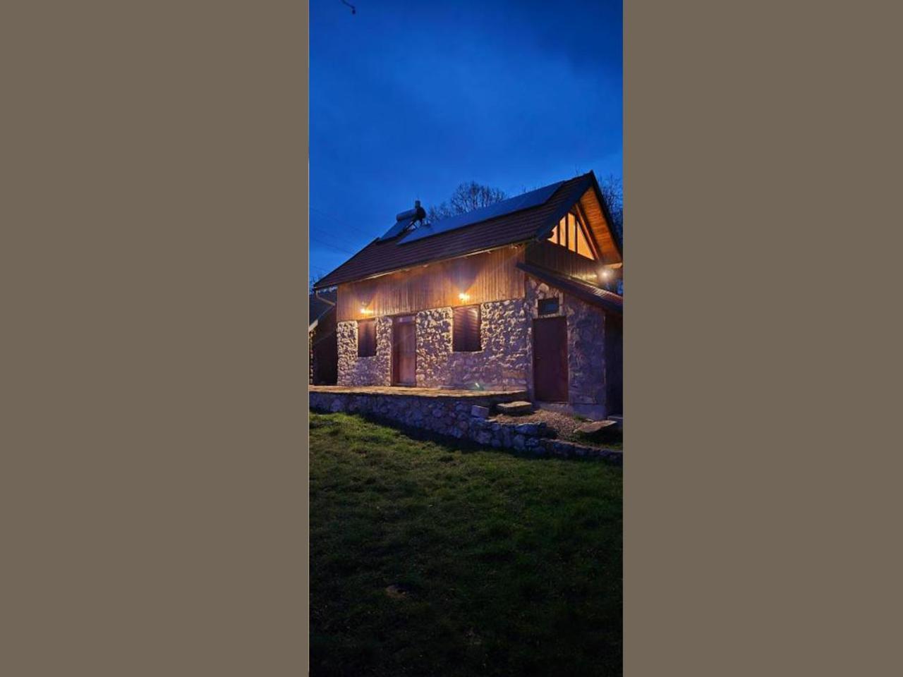 Ferienhaus Salas U Bregu In Cheile Carasului Crasova
